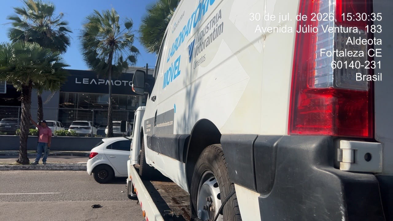 Furgão em atendimento de guincho em Fortaleza